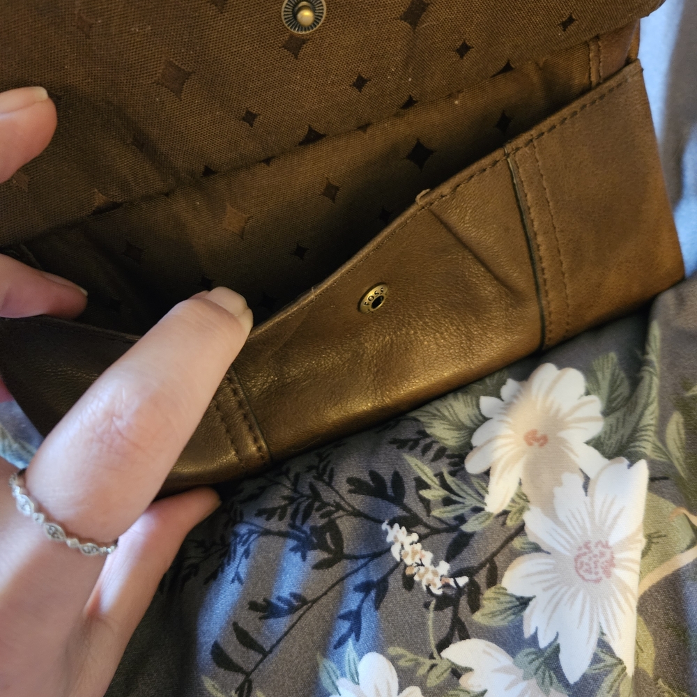 SOLD✨️Fossil Live Long Vintage Brown Leather Women's Clutch - Picture 5 of 9